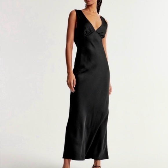 Abercrombie & Fitch Dresses & Skirts - Abercrombie & Fitch Black Satin Cowl Back‎ Maxi Dress V-Neck Size MT Romantic